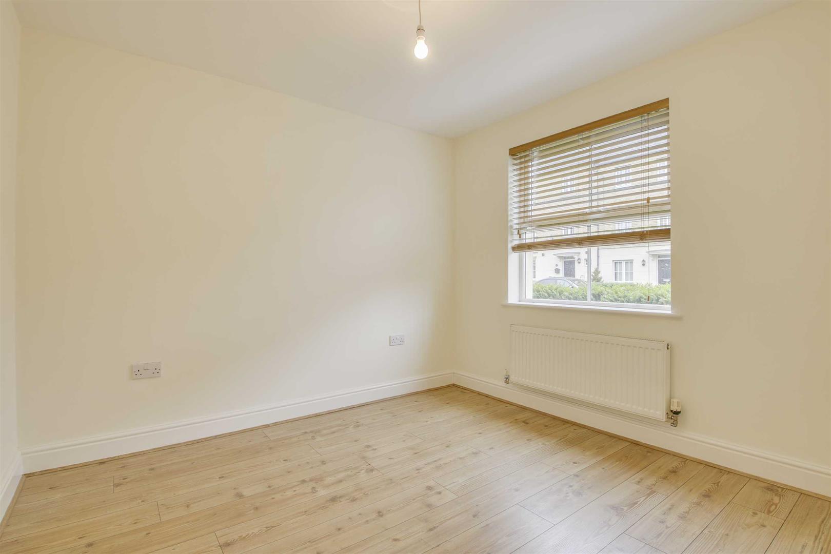 Harlow Crescent, Oxley Park, Milton Keynes